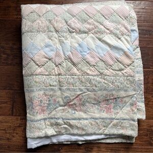 Floral Patchwork Quilt - Cream, Pink, Blue